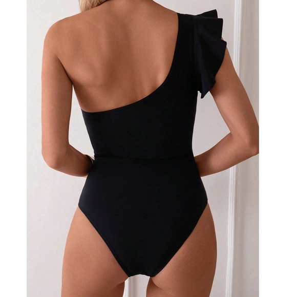 Plus One Shoulder Ruffle Sleeve Belted Monokini One Piece Swimsuit - Picture 11 of 15